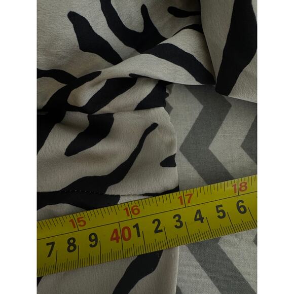 VICI Zebra Print Satin Wrap Blouse Long Sleeve Surplice Top Size Small - Picture 8 of 9